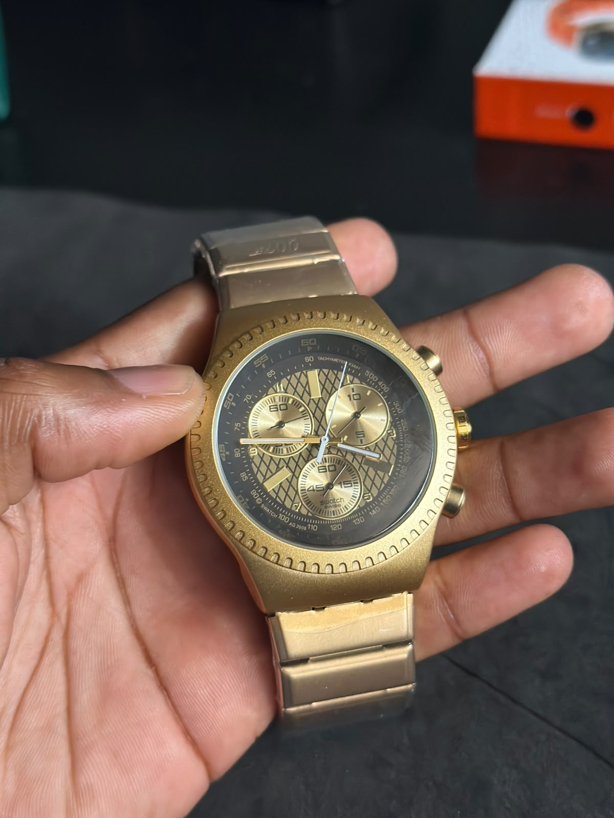 Relógio gold chronograph na mão